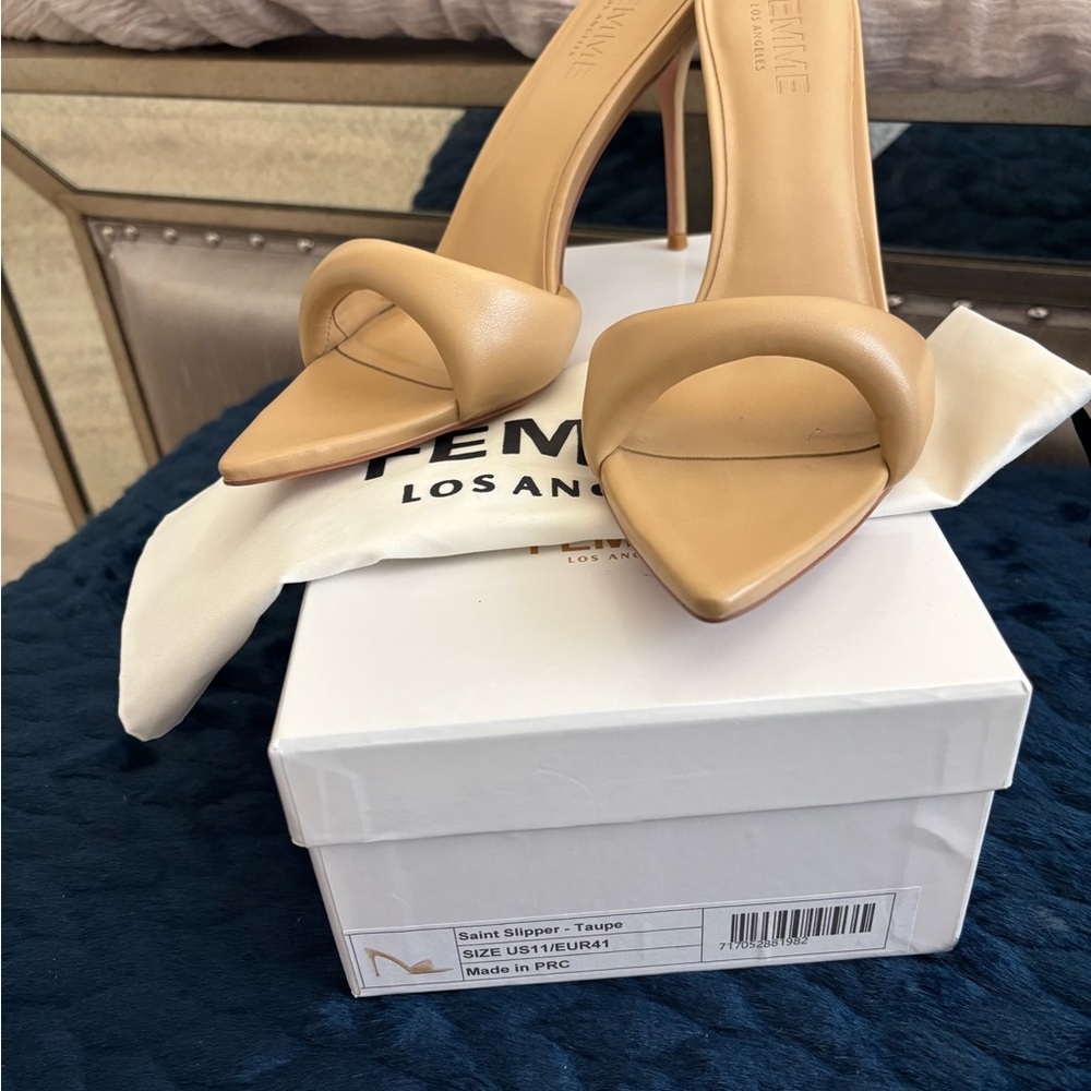 Femme LA Saint slipper in a stylish Nude color